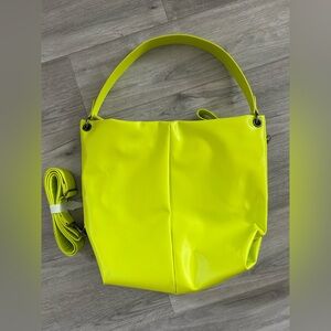EUC 🍋 🍋‍🟩 LUG Plunge Satin Luxe VL Carry-All Crossbody Bag in Lemon Lime 🍋 🍋‍🟩